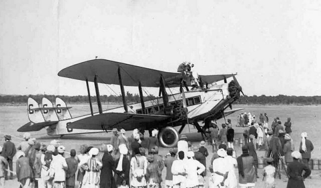 g-ebmx dh hercules secretary of states flight croydon-delhi jan 1927 in karachi 0920-0010a